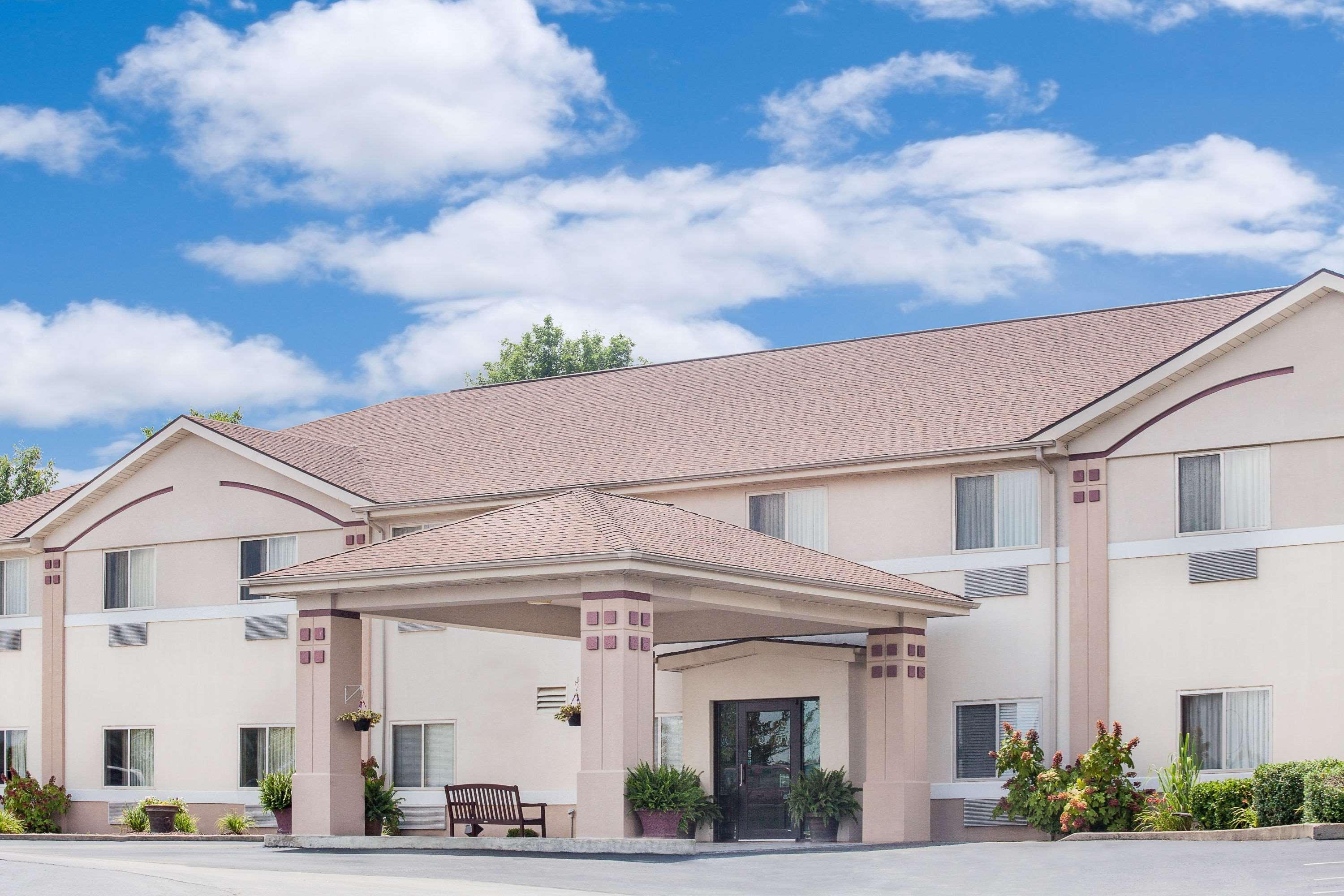 Super 8 By Wyndham Central City Luaran gambar